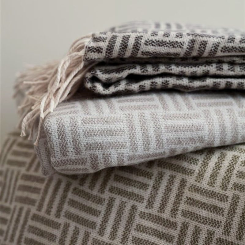 elegant-corporate-gift-blanket-plaid-three-colors